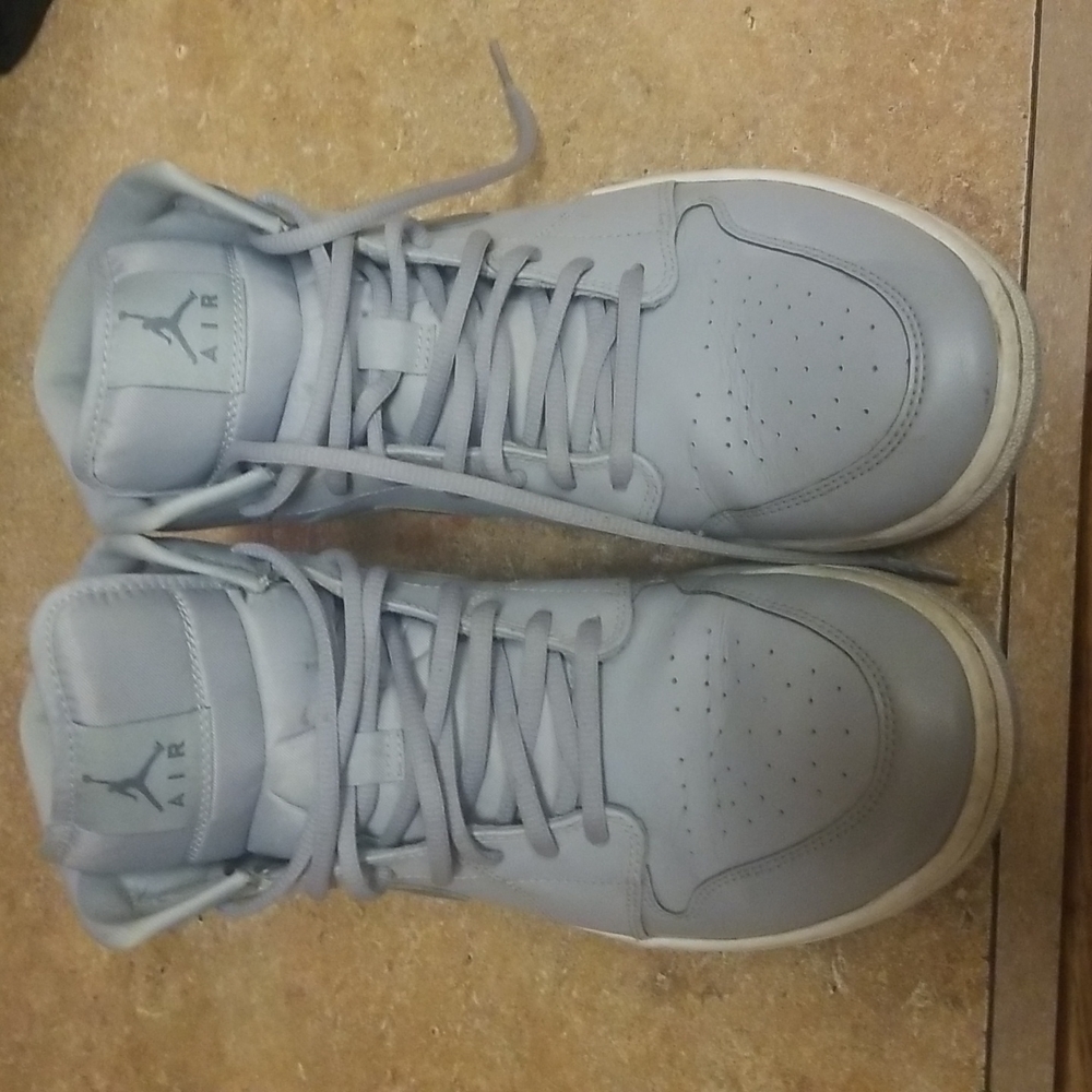 Nike jordan 1 grey